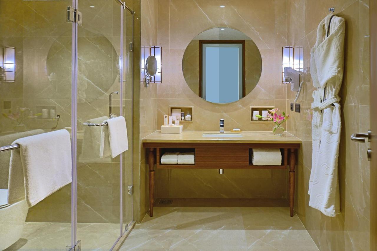 Gift City Club, A Member Of Radisson Individuals Gandhinagar Bagian luar foto