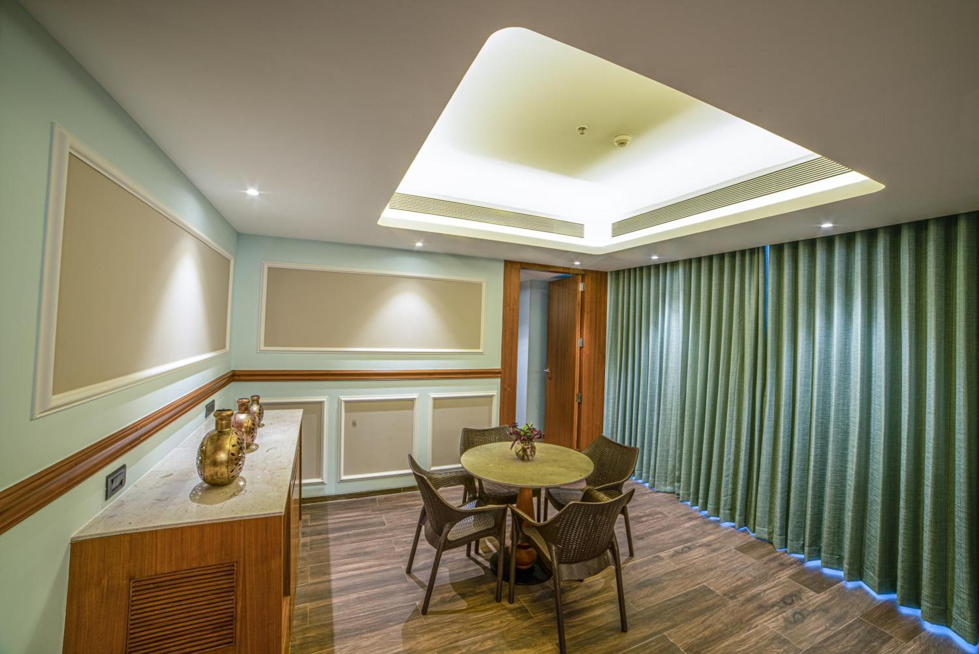 Gift City Club, A Member Of Radisson Individuals Gandhinagar Bagian luar foto