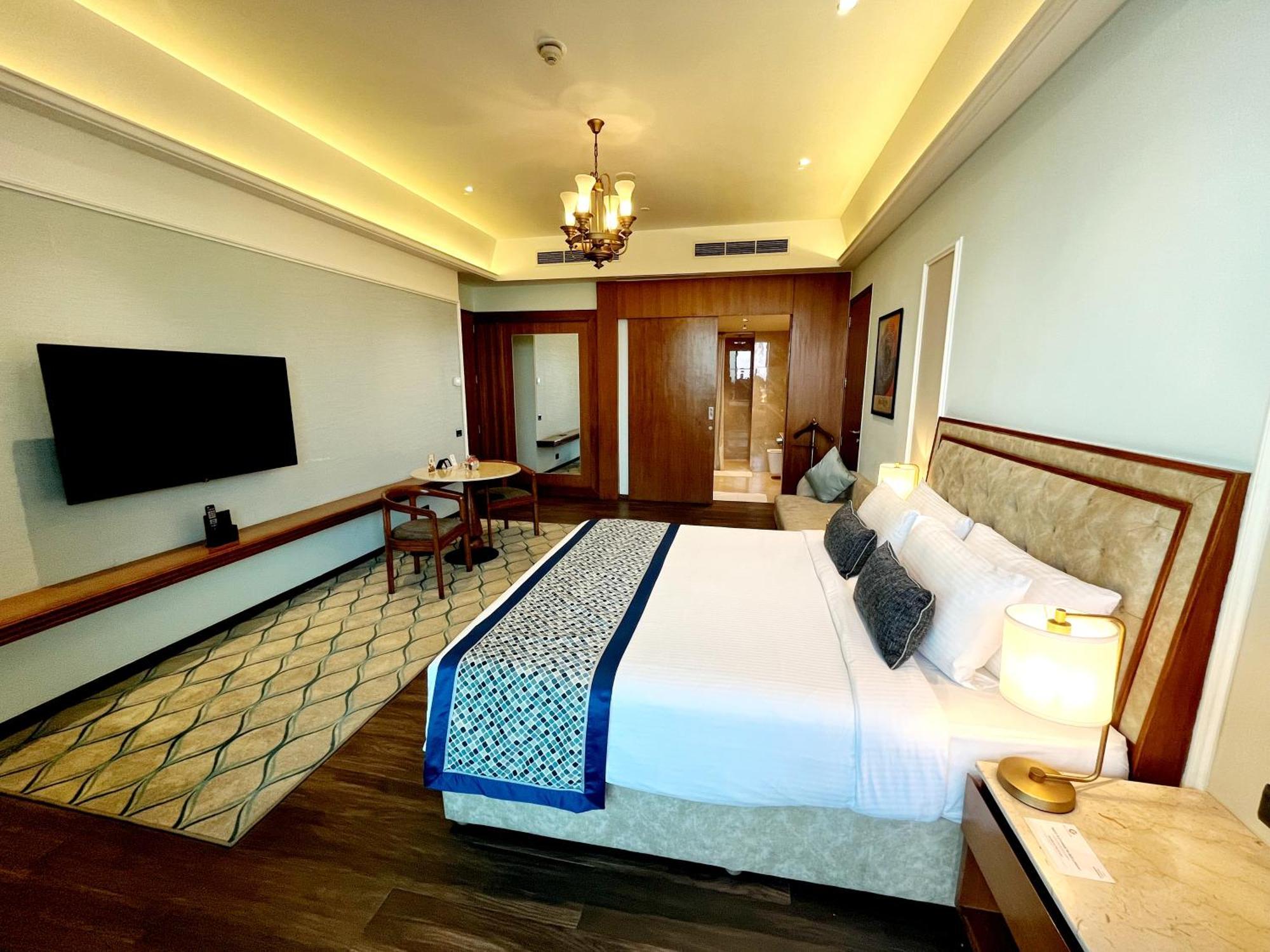 Gift City Club, A Member Of Radisson Individuals Gandhinagar Bagian luar foto