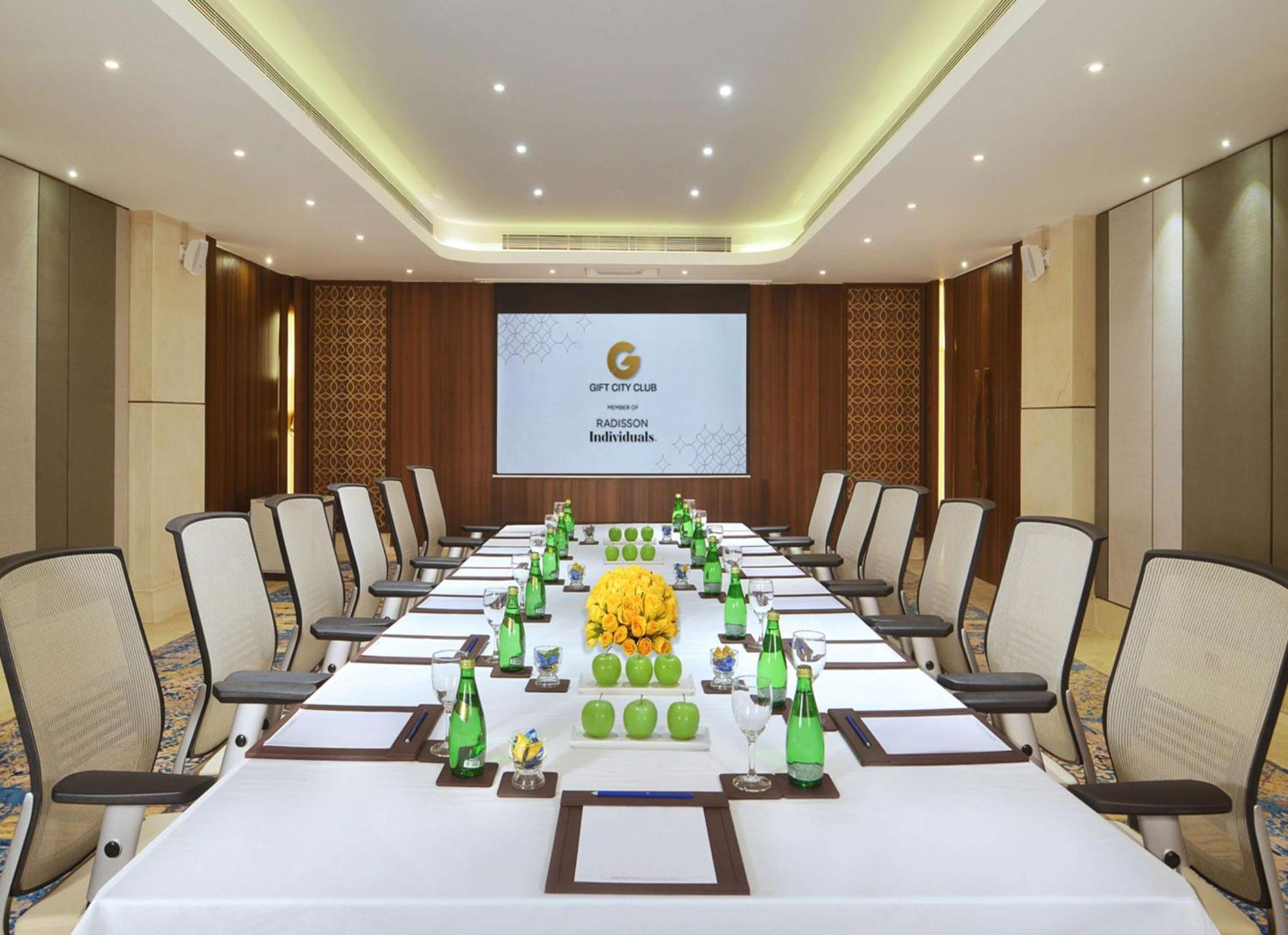 Gift City Club, A Member Of Radisson Individuals Gandhinagar Bagian luar foto
