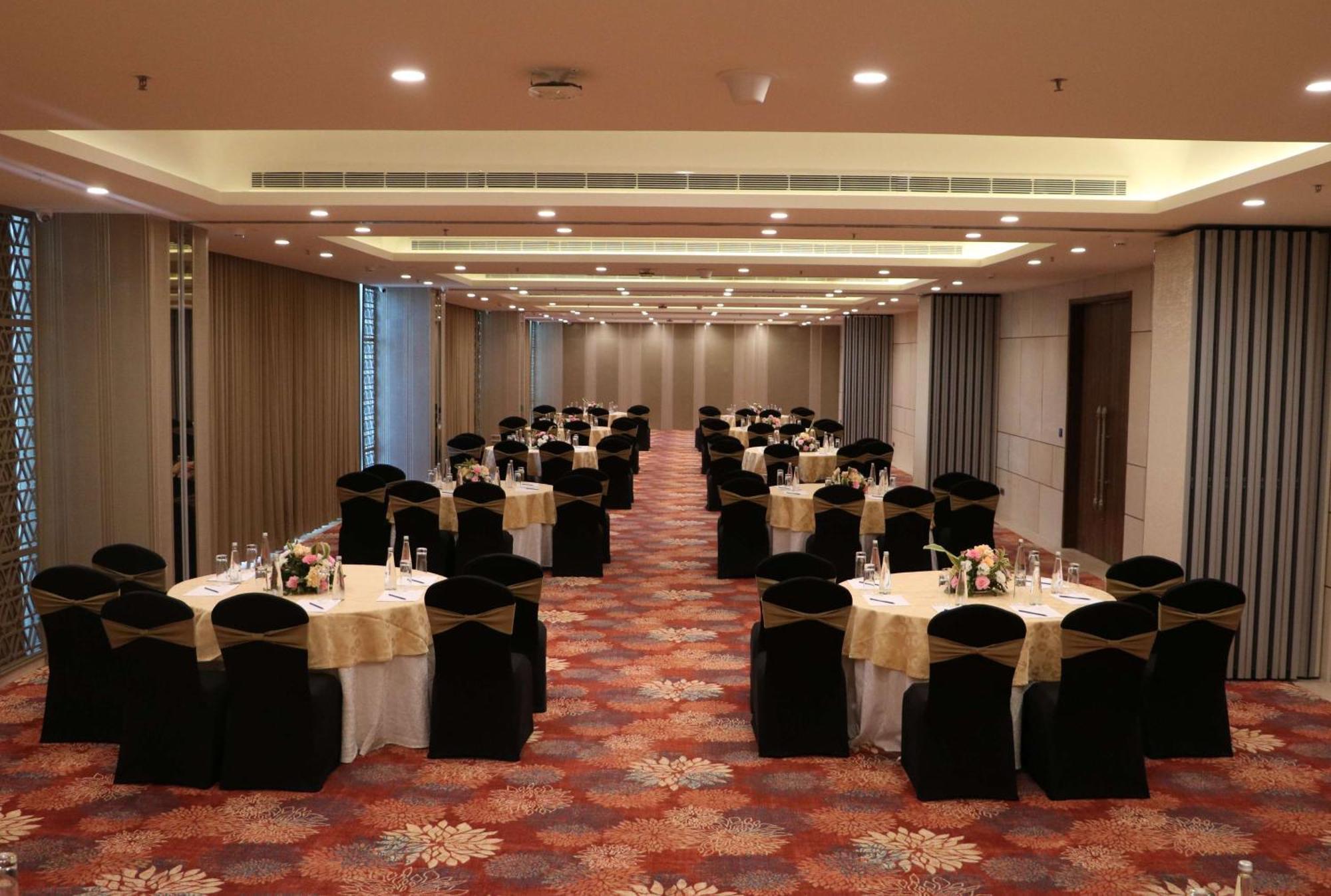 Gift City Club, A Member Of Radisson Individuals Gandhinagar Bagian luar foto