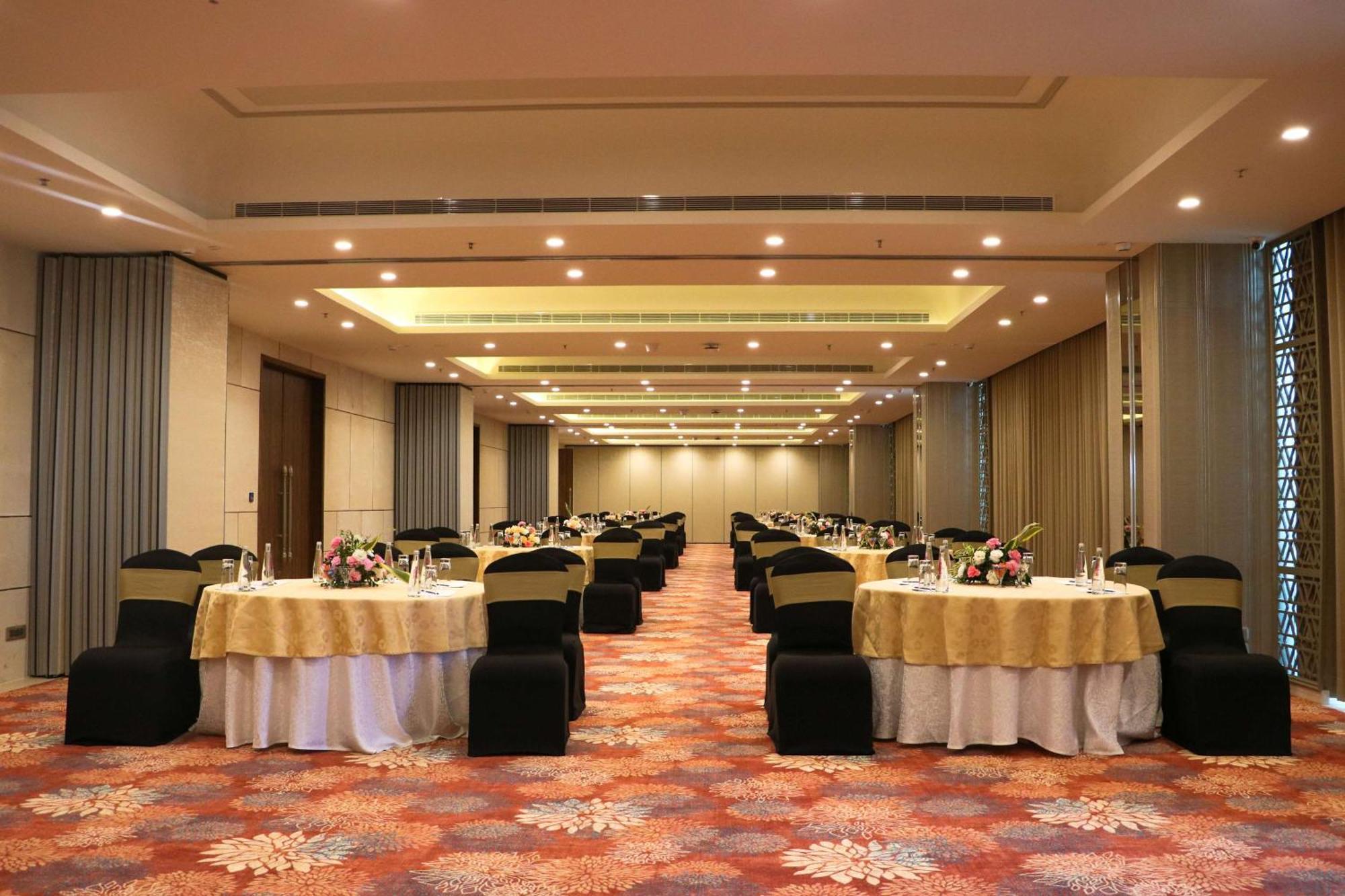 Gift City Club, A Member Of Radisson Individuals Gandhinagar Bagian luar foto
