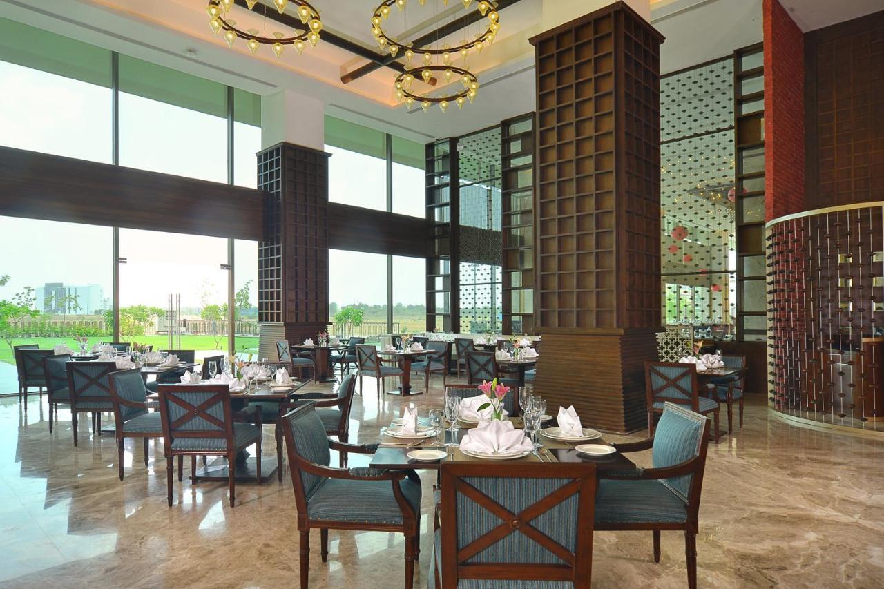 Gift City Club, A Member Of Radisson Individuals Gandhinagar Bagian luar foto