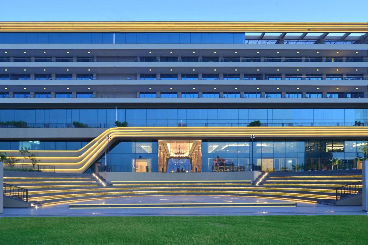 Gift City Club, A Member Of Radisson Individuals Gandhinagar Bagian luar foto