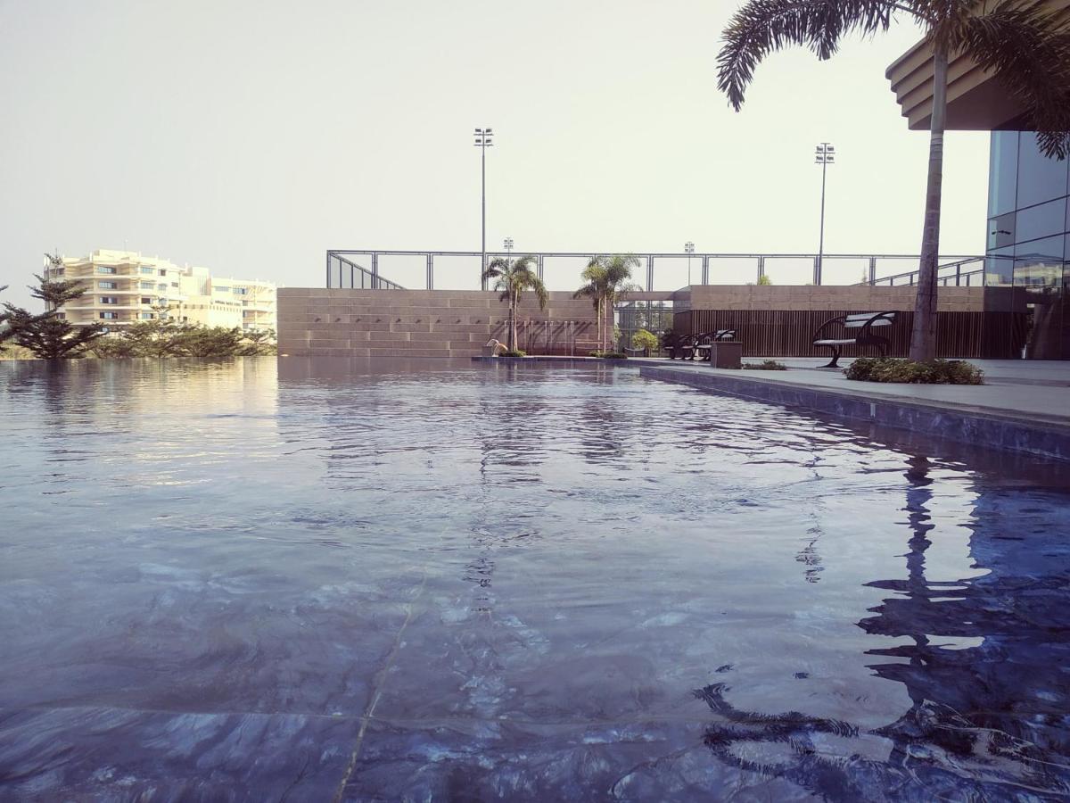 Gift City Club, A Member Of Radisson Individuals Gandhinagar Bagian luar foto